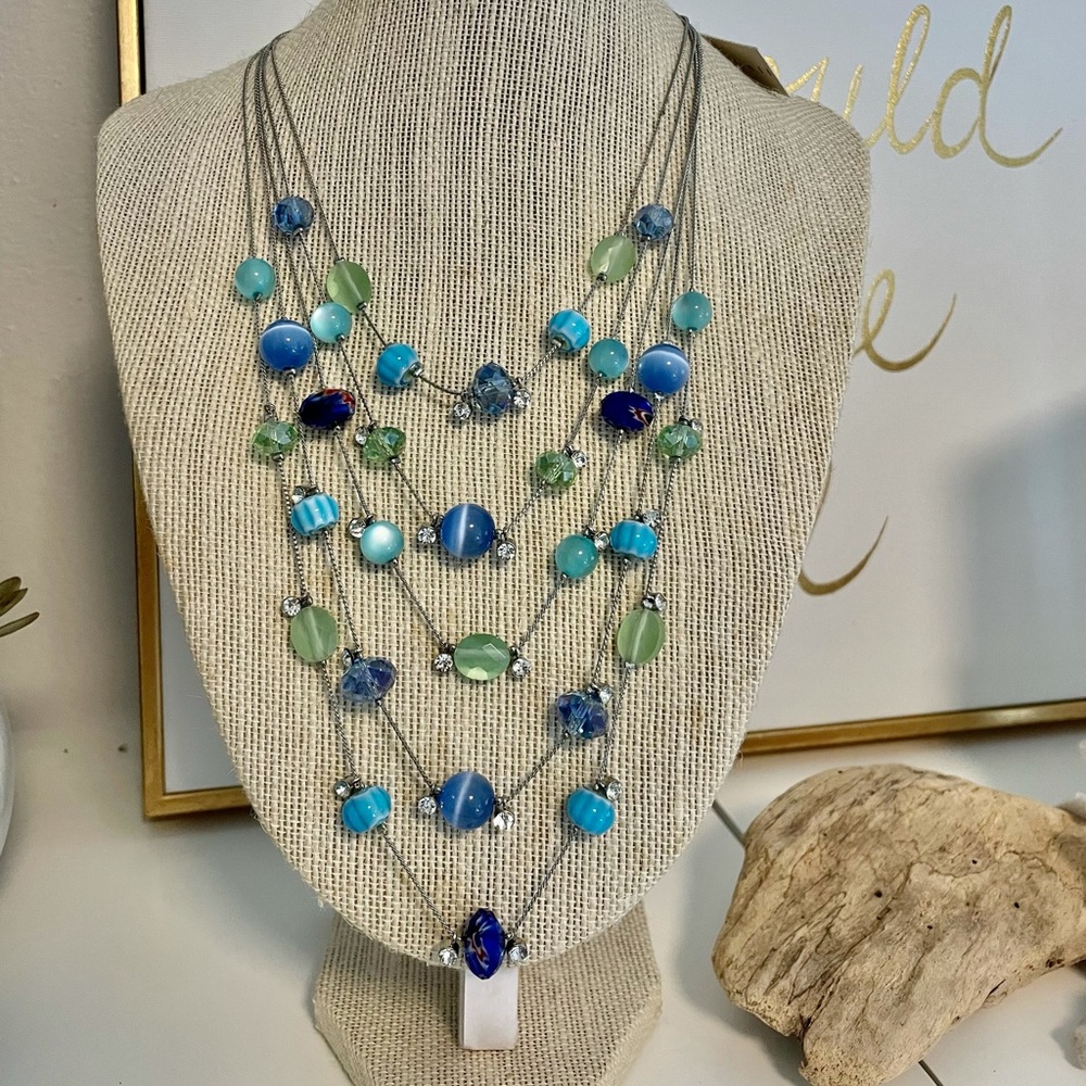 Beautiful different shades of blue necklace. NWT